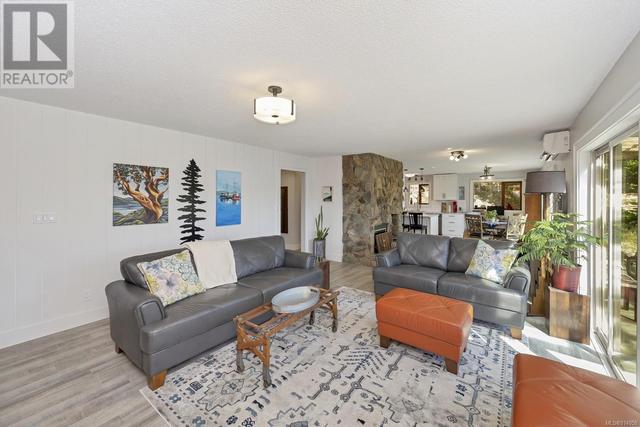 1 & 2 941 Arbutus Ave, House detached with 4 bedrooms, 2 bathrooms and 4 parking in North Cowichan BC | Image 13