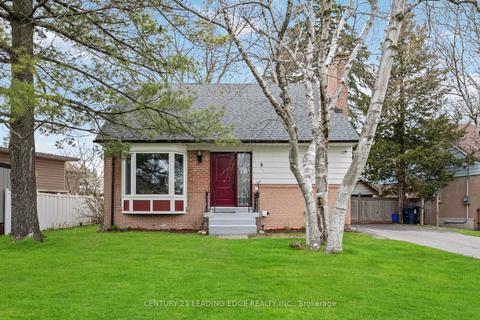 8 Hallow Cres, House detached with 3 bedrooms, 3 bathrooms and 3 parking in Toronto ON | Card Image
