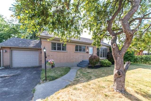 870 Hortop St, House detached with 3 bedrooms, 2 bathrooms and 4 parking in Oshawa ON | Image 2