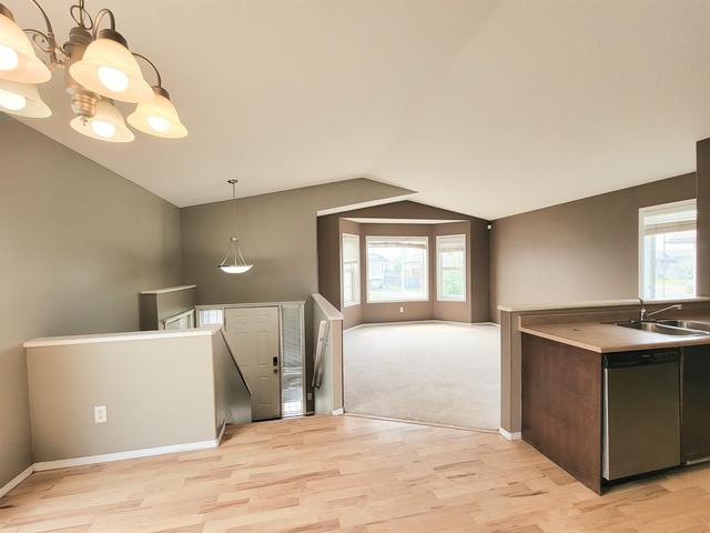 7641 Westpointe Drive, House detached with 3 bedrooms, 2 bathrooms and 2 parking in Grande Prairie AB | Image 3