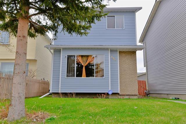 154 Martinbrook Road Ne, House detached with 3 bedrooms, 2 bathrooms and 2 parking in Calgary AB | Card Image