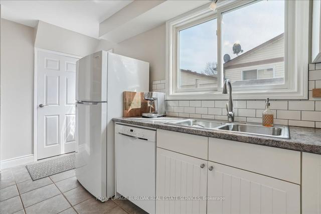 2275 Melissa Cres, House semidetached with 3 bedrooms, 2 bathrooms and 4 parking in Burlington ON | Image 3