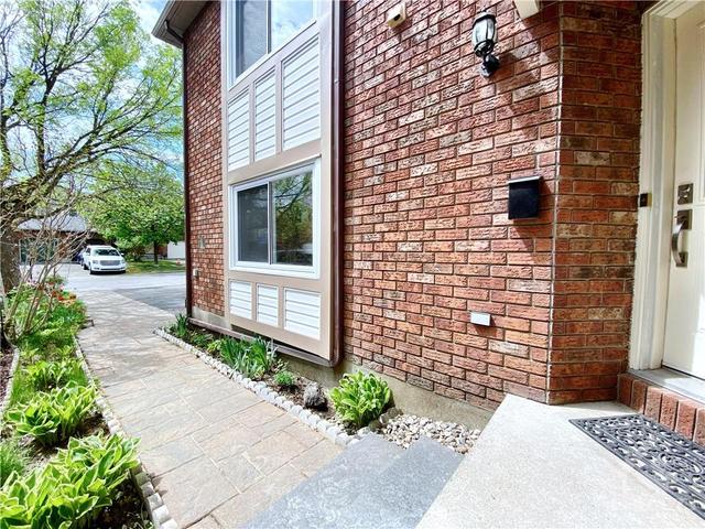 85 Hunterswood Crescent, Townhouse with 4 bedrooms, 4 bathrooms and 1 parking in Ottawa ON | Image 2