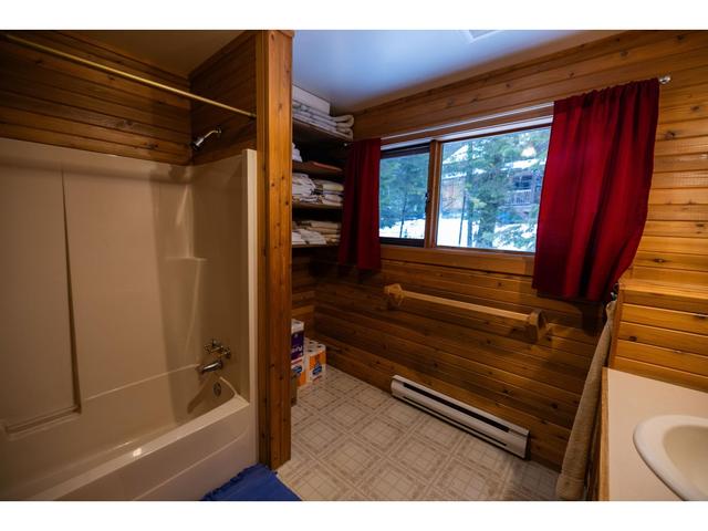 6225 Porto Rico Ymir Road, House detached with 3 bedrooms, 2 bathrooms and null parking in Central Kootenay G BC | Image 21
