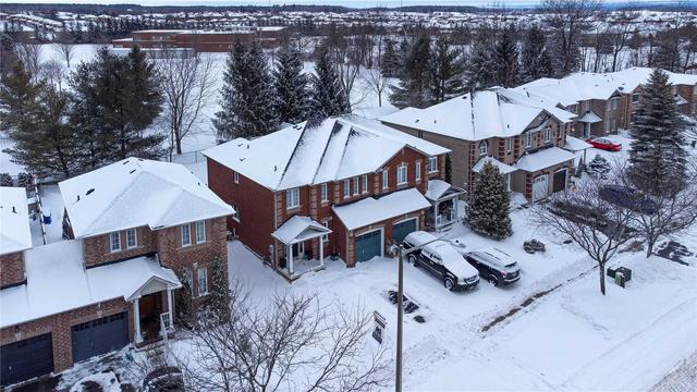 9 Woodfern Crt, House semidetached with 3 bedrooms, 3 bathrooms and 3 parking in Barrie ON | Image 18