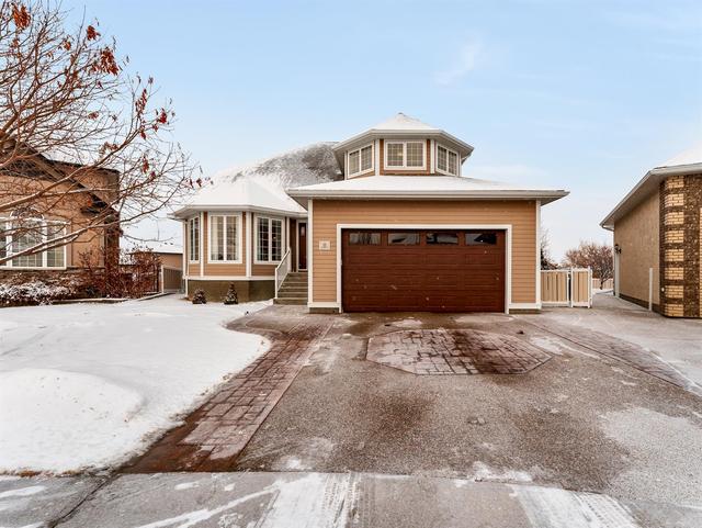 11 Sundance Court Sw, House detached with 5 bedrooms, 3 bathrooms and 6 parking in Medicine Hat AB | Image 1