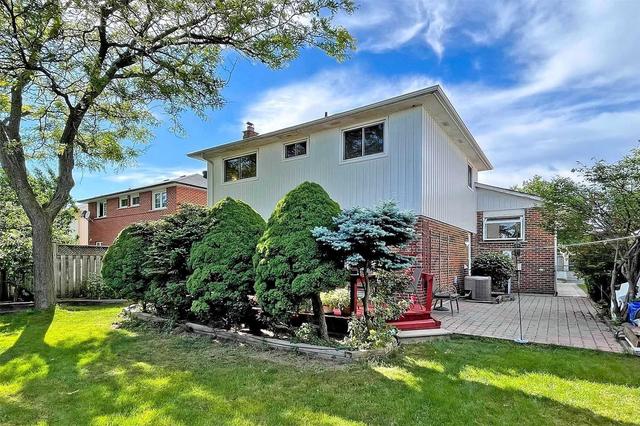 17 Gloxinia Cres, House detached with 4 bedrooms, 3 bathrooms and 4 parking in Toronto ON | Image 13