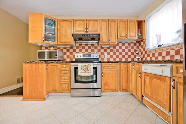 54 Jade St, House detached with 3 bedrooms, 2 bathrooms and 4 parking in Toronto ON | Image 4