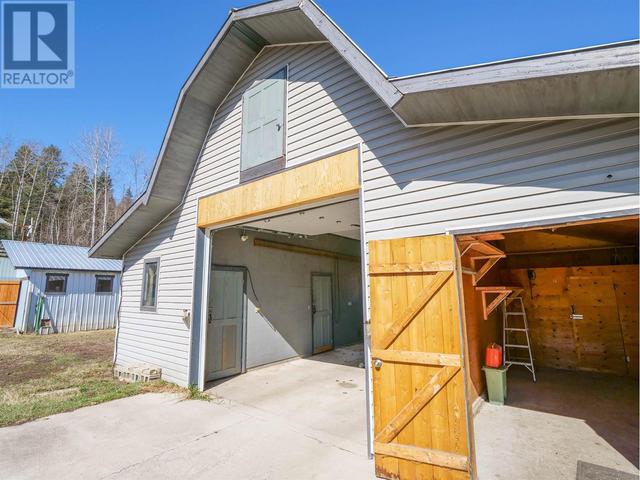 1160 West Fraser Road, House detached with 4 bedrooms, 1 bathrooms and null parking in Cariboo I BC | Image 31