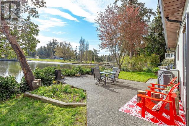 943 Forshaw Rd, House detached with 3 bedrooms, 3 bathrooms and 6 parking in Esquimalt BC | Image 47