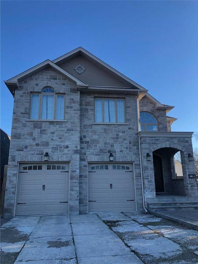 994 Garrard Ave, House detached with 2 bedrooms, 1 bathrooms and 1 parking in Mississauga ON | Card Image