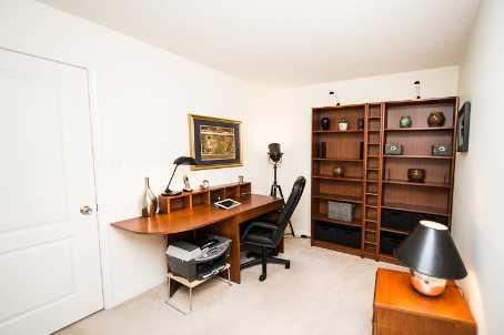 th 215 - 28 Douro St, Townhouse with 1 bedrooms, 2 bathrooms and 1 parking in Toronto ON | Image 3