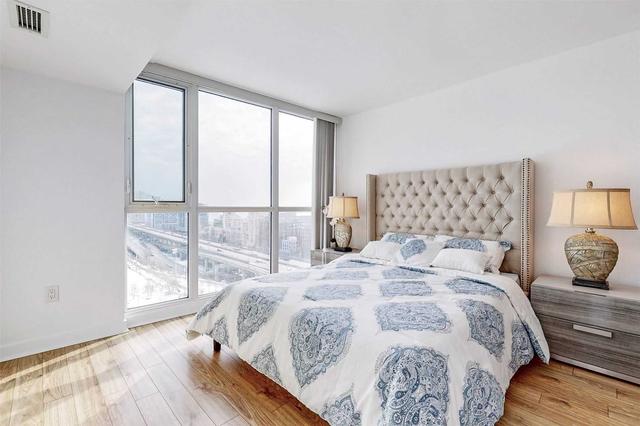 1701 - 75 Queens Wharf Rd, Condo with 3 bedrooms, 2 bathrooms and 1 parking in Toronto ON | Image 6