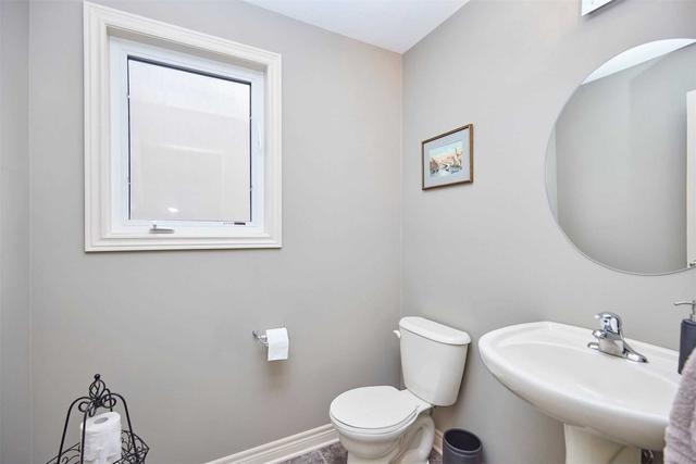 6674 Mary Dr, House detached with 3 bedrooms, 3 bathrooms and 5 parking in Niagara Falls ON | Image 2