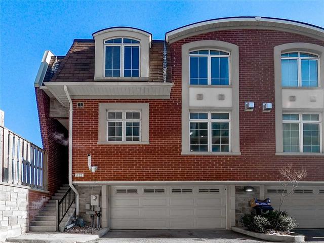 122 Lorraine Dr, House attached with 3 bedrooms, 3 bathrooms and 3 parking in Toronto ON | Image 1