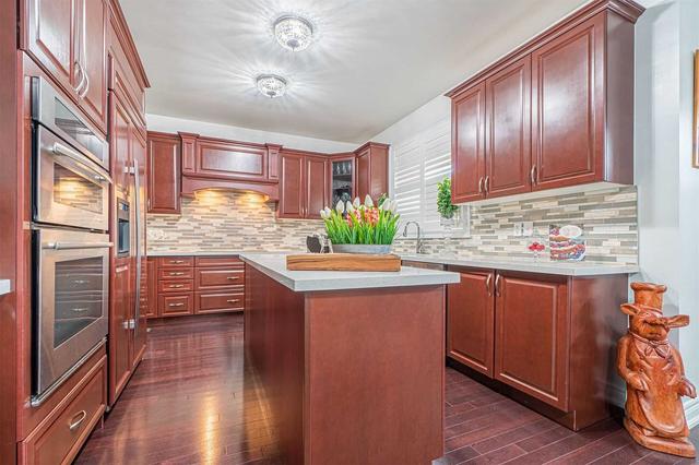 57 Beacon Hill Dr, House detached with 4 bedrooms, 6 bathrooms and 7 parking in Brampton ON | Image 2