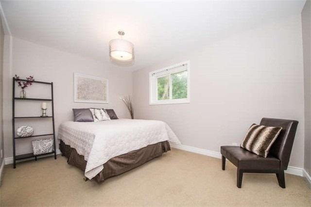 815 Zator Ave, House semidetached with 3 bedrooms, 2 bathrooms and 4 parking in Pickering ON | Image 2