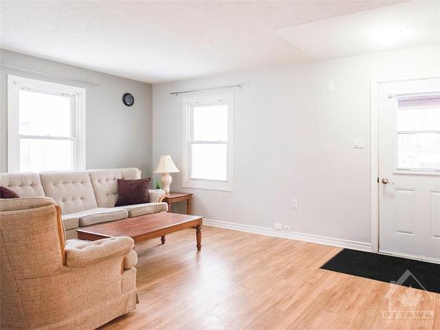 146 Tasse Avenue, House detached with 2 bedrooms, 1 bathrooms and 3 parking in Renfrew ON | Image 11