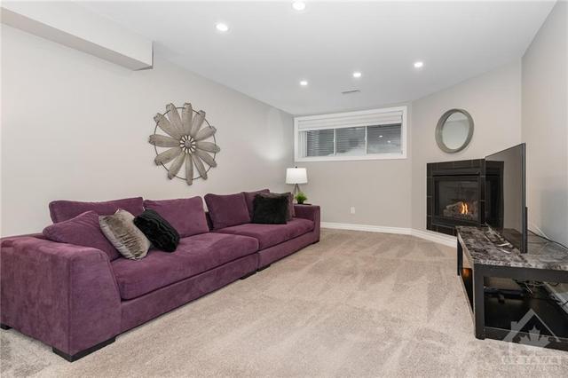 125 Eric Maloney Way, Townhouse with 3 bedrooms, 3 bathrooms and 3 parking in Ottawa ON | Image 27