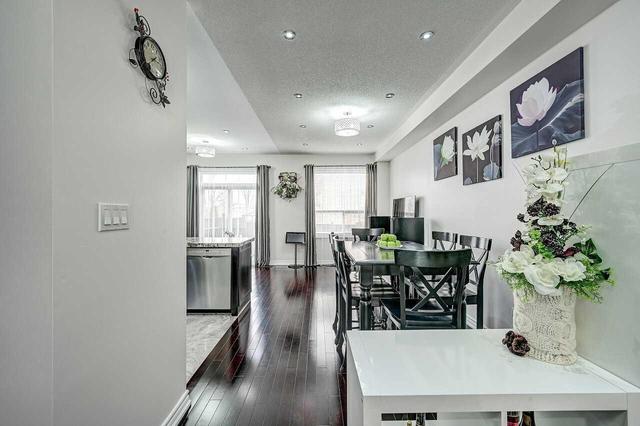 3637 Twinmaple Dr, House semidetached with 4 bedrooms, 4 bathrooms and 2 parking in Mississauga ON | Image 4