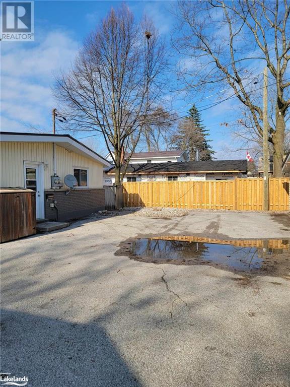 381 Mississaga Street W, House detached with 3 bedrooms, 2 bathrooms and 2 parking in Orillia ON | Image 8