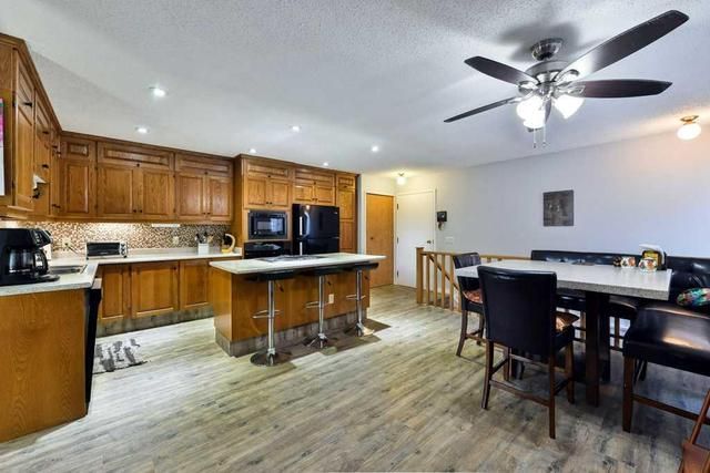 18 - 185 Woodridge Drive Sw, Home with 3 bedrooms, 3 bathrooms and 4 parking in Calgary AB | Image 17