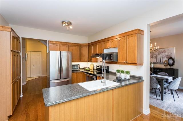 20 Bon Echo Crescent, House detached with 5 bedrooms, 4 bathrooms and 6 parking in Ottawa ON | Image 8