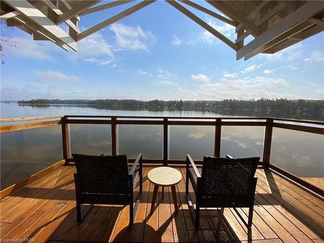 867 Fifes Bay Marina Lane, House detached with 2 bedrooms, 2 bathrooms and null parking in Selwyn ON | Image 2