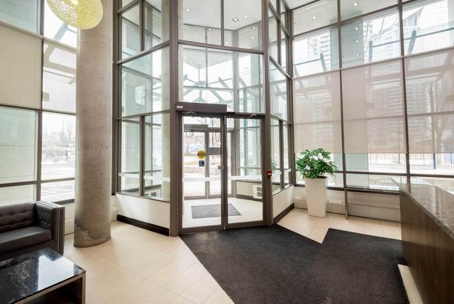 1003 - 3504 Hurontario St, Condo with 1 bedrooms, 1 bathrooms and 1 parking in Mississauga ON | Image 3