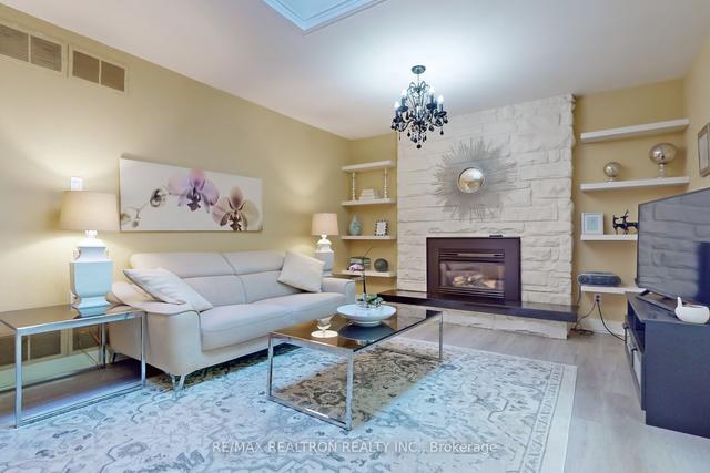 237 Old Yonge St, House detached with 4 bedrooms, 5 bathrooms and 6 parking in Toronto ON | Image 2