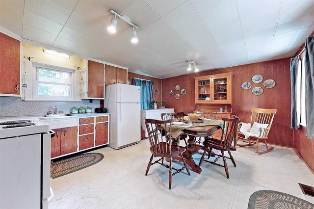 905 Highway 7, House detached with 3 bedrooms, 1 bathrooms and 4 parking in Kawartha Lakes ON | Image 4