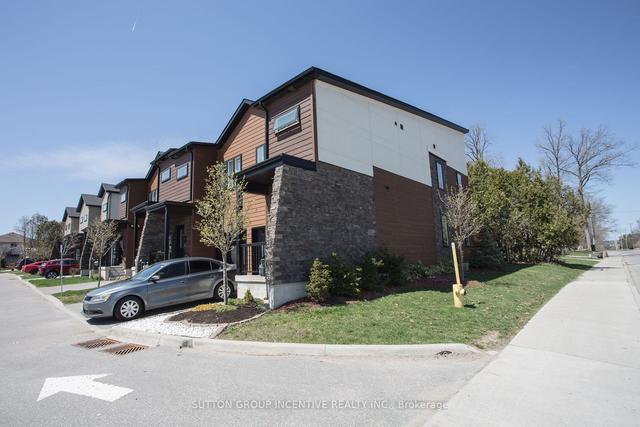 28 Stonehart Lane, House attached with 2 bedrooms, 3 bathrooms and 2 parking in Barrie ON | Image 10