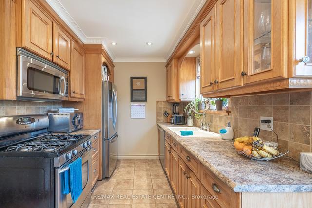 18 Northwood Cres, House detached with 3 bedrooms, 3 bathrooms and 6 parking in Guelph ON | Image 3
