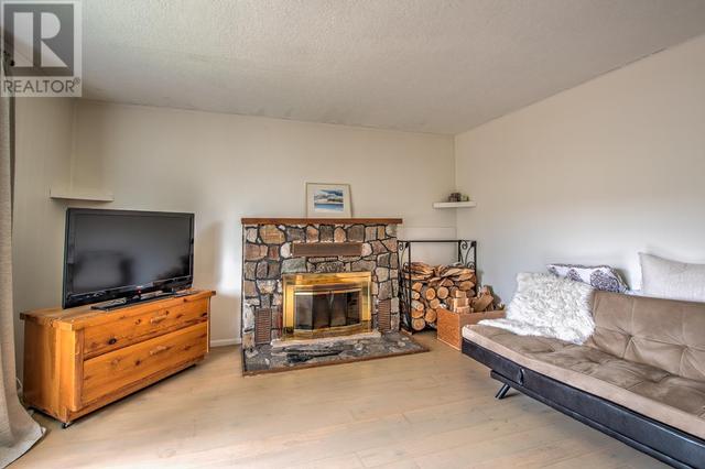 11 Gardom Lake Road, House detached with 2 bedrooms, 2 bathrooms and null parking in North Okanagan F BC | Image 10