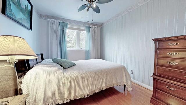 3068 Merritt Ave, House semidetached with 3 bedrooms, 2 bathrooms and 4 parking in Mississauga ON | Image 3