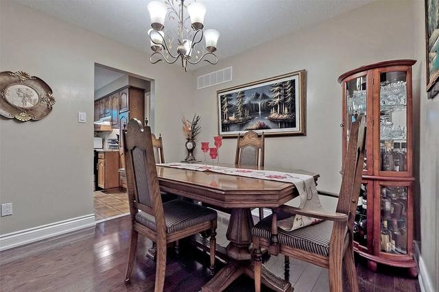 149 Albany Dr, House semidetached with 3 bedrooms, 2 bathrooms and 5 parking in Vaughan ON | Image 4
