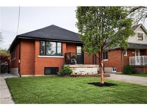 upper - 156 East 42nd Street, House detached with 3 bedrooms, 1 bathrooms and 1 parking in Hamilton ON | Card Image