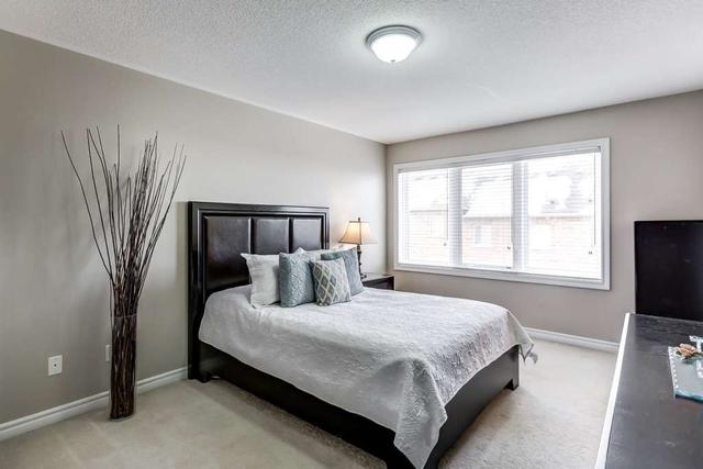 24 Magdalene Cres, House attached with 3 bedrooms, 3 bathrooms and 2 parking in Brampton ON | Image 10