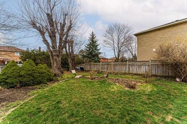3054 Silverthorn Dr, House detached with 3 bedrooms, 4 bathrooms and 3 parking in Oakville ON | Image 26