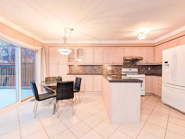 14 Oak Gardens Crt, House detached with 4 bedrooms, 4 bathrooms and 4 parking in Brampton ON | Image 7