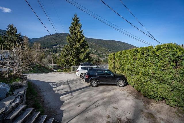 317 Stibbs Street, House detached with 8 bedrooms, 4 bathrooms and null parking in Nelson BC | Image 36