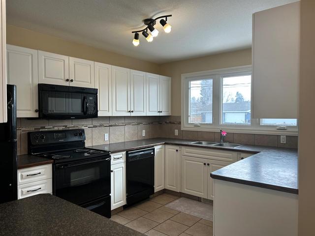 5889 West Park Crescent, House detached with 4 bedrooms, 2 bathrooms and 3 parking in Red Deer AB | Image 6