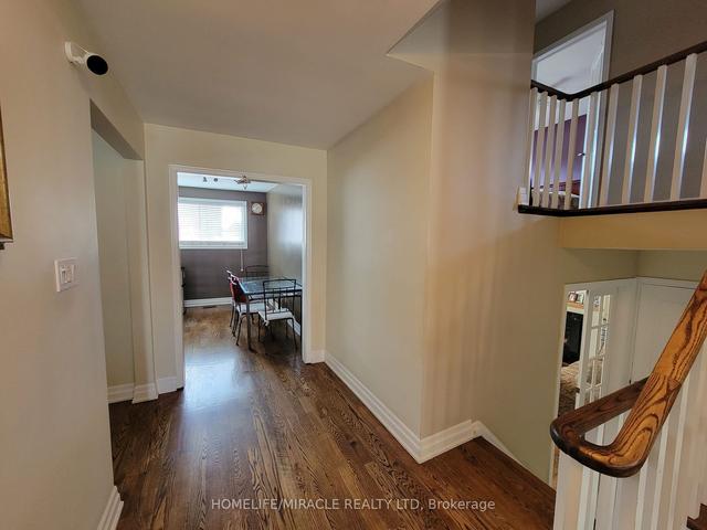 21 Pelmo Cres, House detached with 3 bedrooms, 3 bathrooms and 6 parking in Toronto ON | Image 17