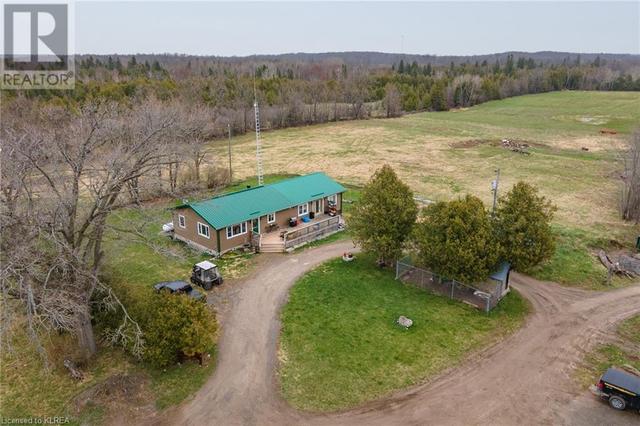 5888 Highway 35, House detached with 3 bedrooms, 1 bathrooms and 6 parking in Kawartha Lakes ON | Image 4