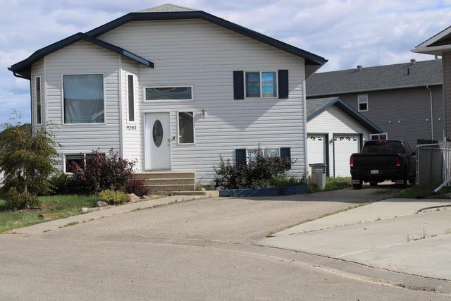 9205 94 Avenue, House detached with 5 bedrooms, 2 bathrooms and 4 parking in Grande Prairie AB | Image 2