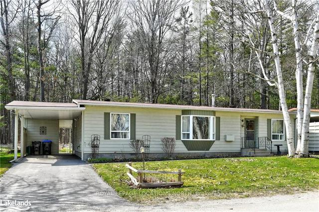 4 Allen Dr, Home with 2 bedrooms, 2 bathrooms and 3 parking in Wasaga Beach ON | Image 12