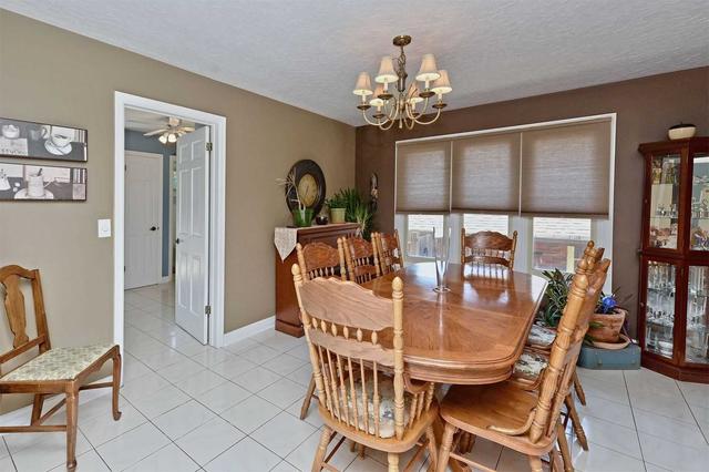 105 Applewood Cres, House detached with 4 bedrooms, 4 bathrooms and 8 parking in Whitby ON | Image 5