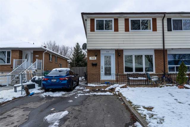 7048 Chigwel Crt, House semidetached with 4 bedrooms, 3 bathrooms and 3 parking in Mississauga ON | Image 1