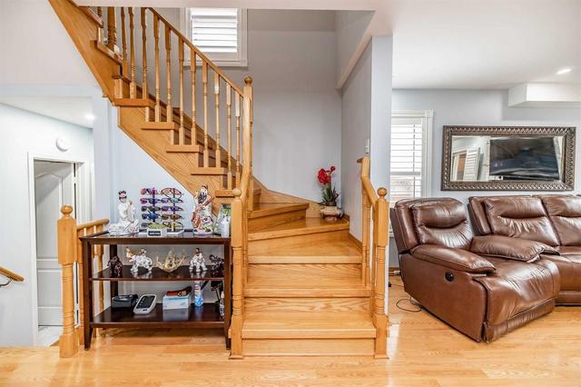 1314 Godwick Dr, House semidetached with 3 bedrooms, 3 bathrooms and 5 parking in Mississauga ON | Image 6