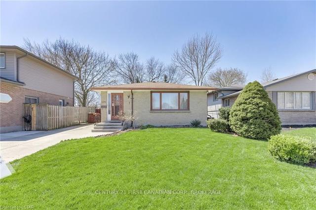 680 Millbank Dr, House detached with 2 bedrooms, 2 bathrooms and 6 parking in London ON | Image 1